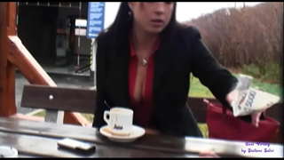 Varekova se află într-un restaurant de pe autostradă la vânătoare pentru ca clienții să se fută